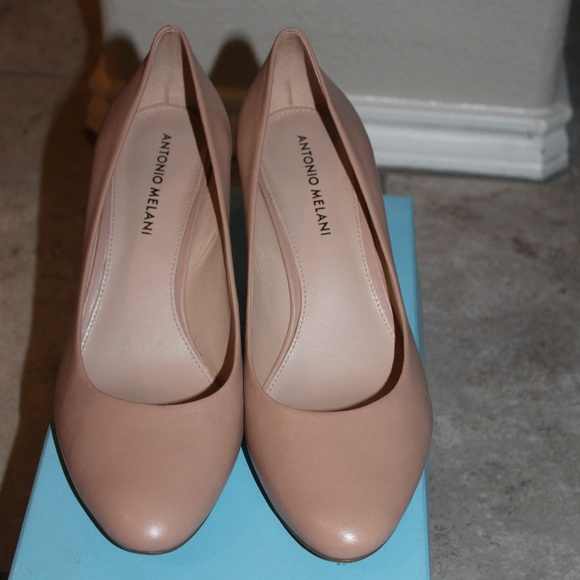 Antonio Melani Women's Leather Wedge shoe (tan) - Picture 3 of 4